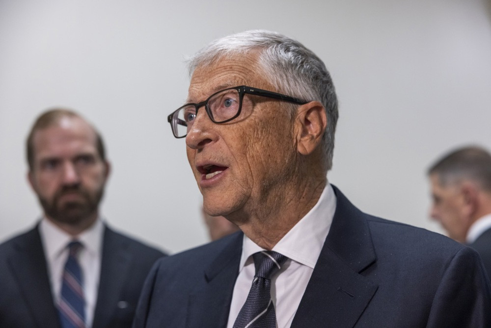 Bill Gates: Nekontrolirana upotreba AI mogla bi 'uzrokovati milijardu smrtnih slučajeva'