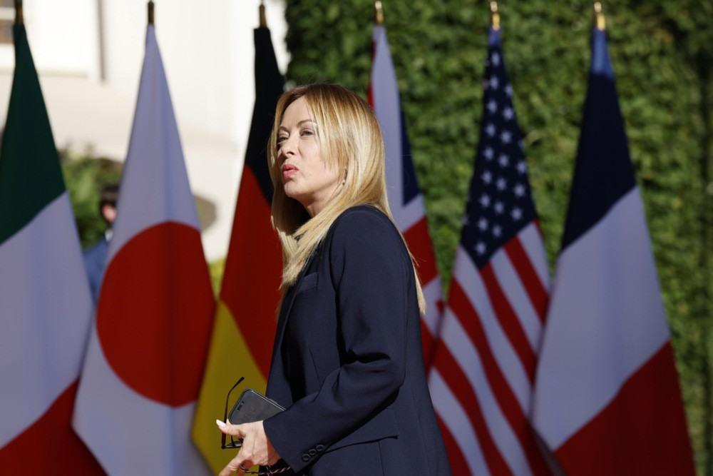Meloni odbacila Trumpove tvrdnje: "Nikada ne molimo" nakon spora oko fotografije na samitu G7