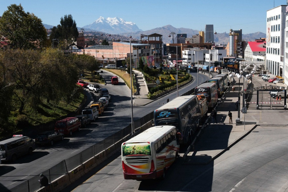 Nestašice hrane i goriva izazvale duge redove u Boliviji