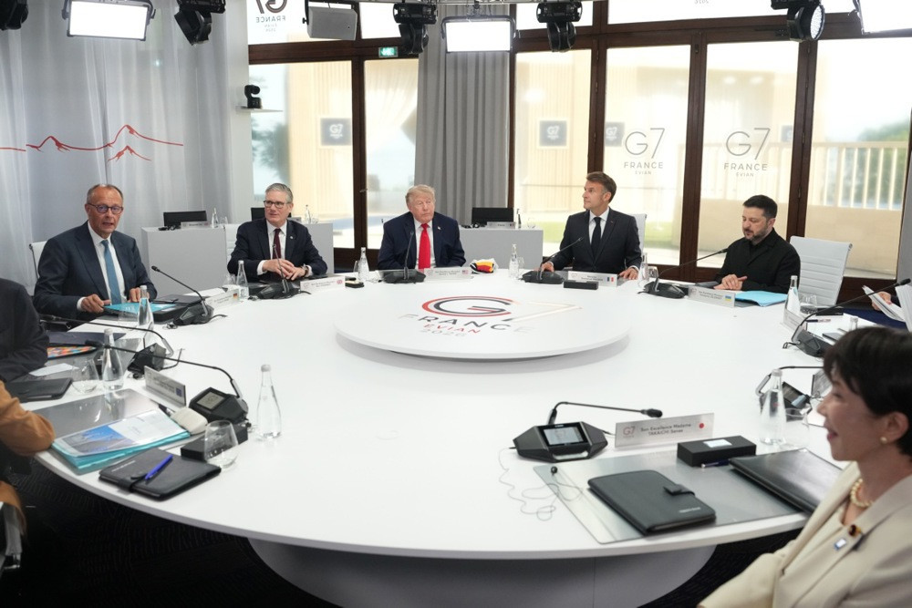 Zelensky između diplomatije i rata: Pritisak na Rusiju i razgovori s Trumpom