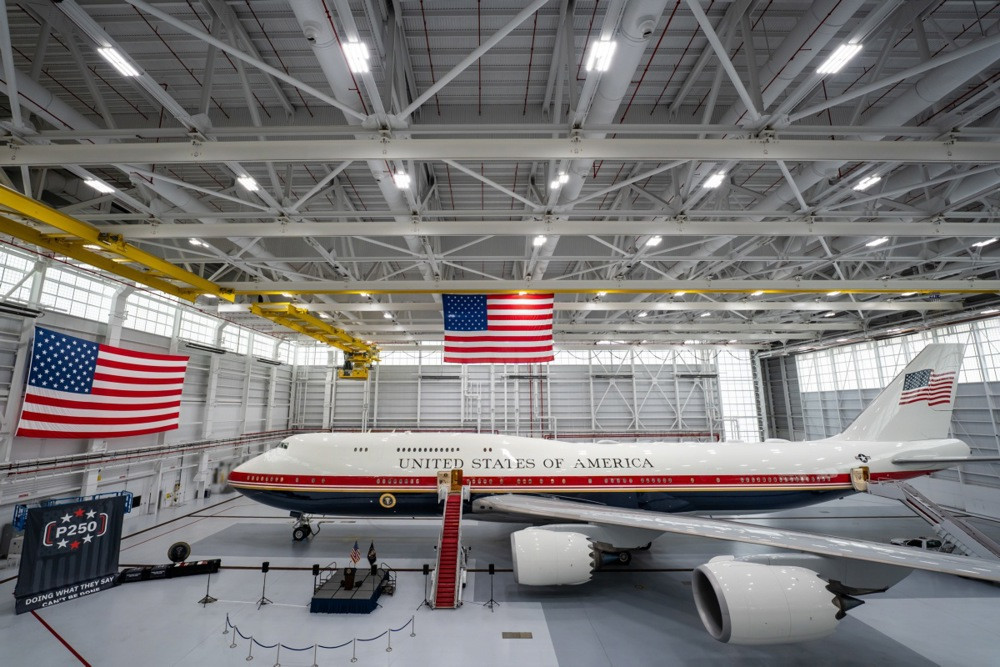 Trump predstavio novi Air Force One: Bivši katarski Boeing postao predsjednički avion SAD-a