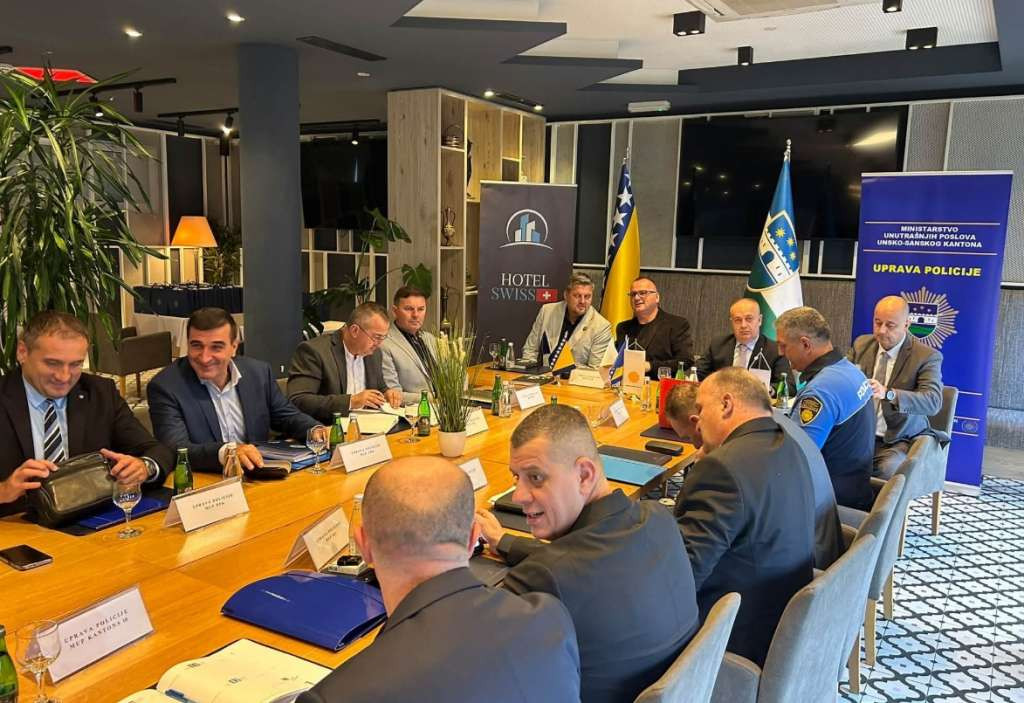 U Bihaću razgovarano o sigurnosnim izazovima i jačanju saradnje policijskih agencija u FBiH