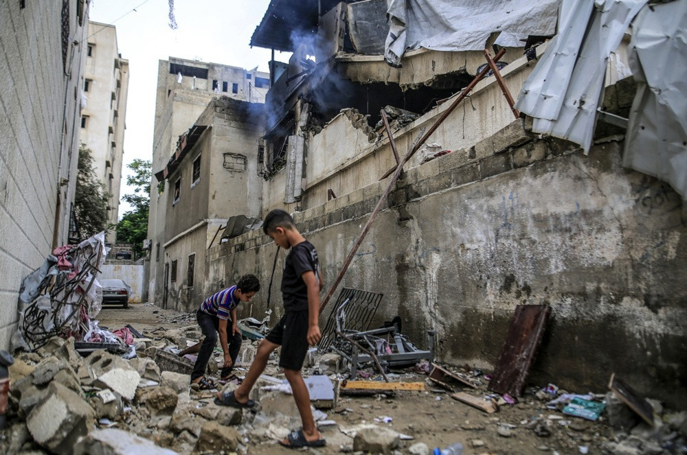 Najmanje 13 Palestinaca smrtno stradalo u novim izraelskim zračnim napadima na Gazu
