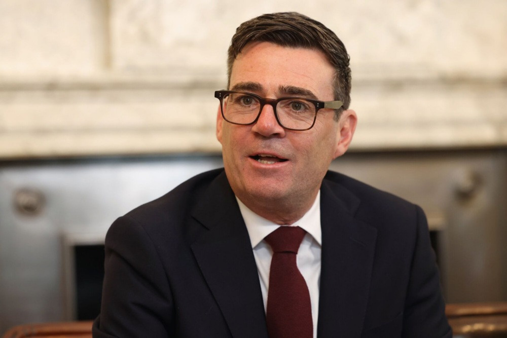 Britanski premijer Burnham razmijenio poruke s osobom koja se lažno predstavljala kao Trumpova šefica kabineta