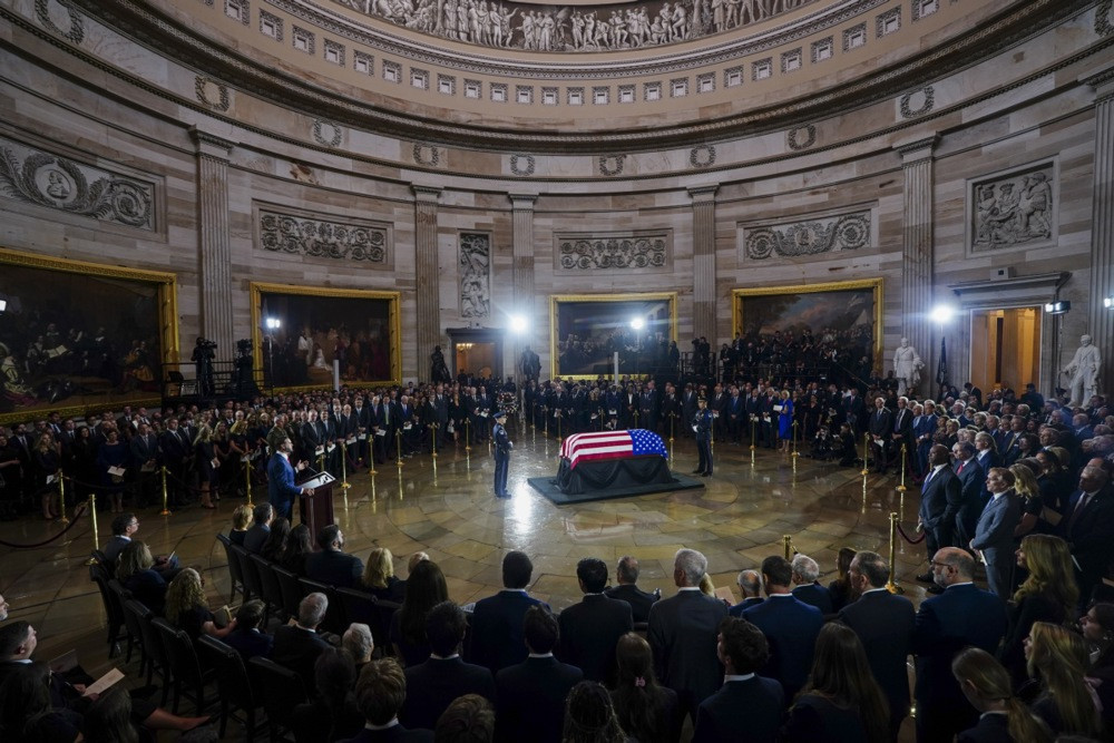 U Washingtonu počeo zvanični oproštaj od senatora Lindseyja Grahama