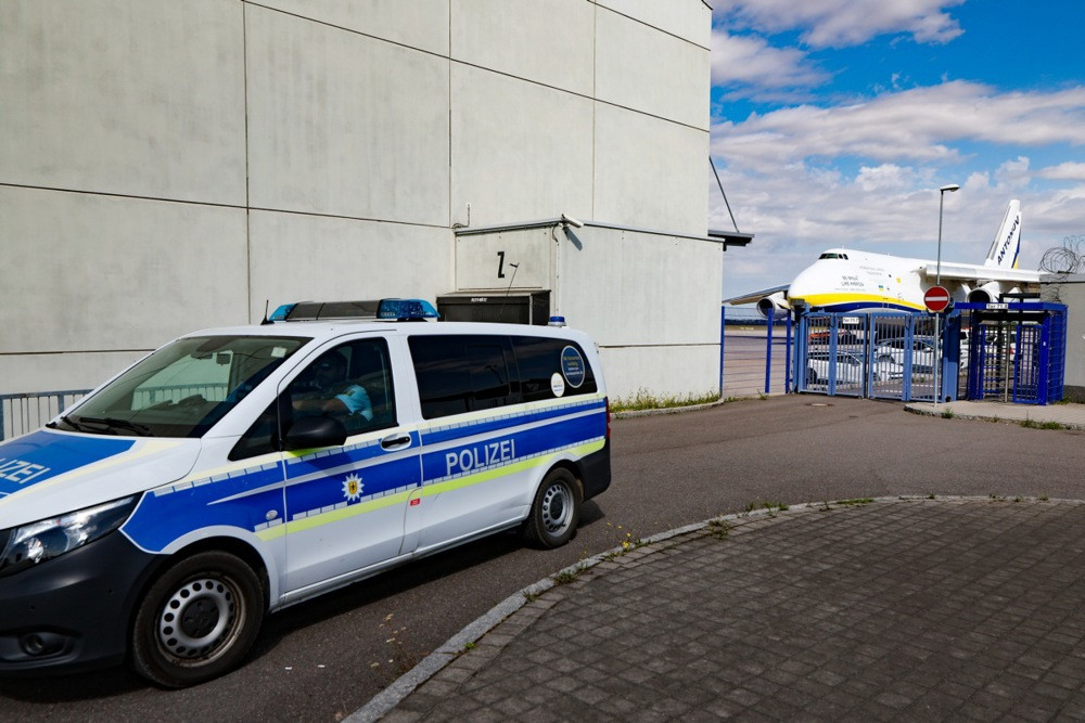 Sigurnosni incident na aerodromu u Leipzigu: Sumnja se da je automobil probio zaštitnu ogradu