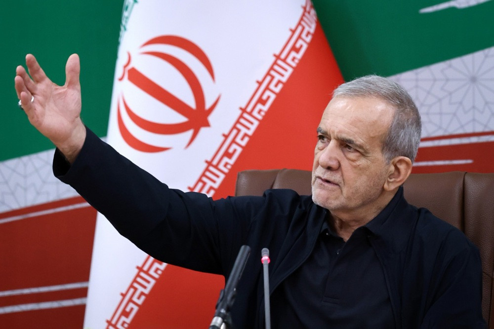 Pezeshkian se sastao s vrhovnim vođom Mojtabom Khameneijem