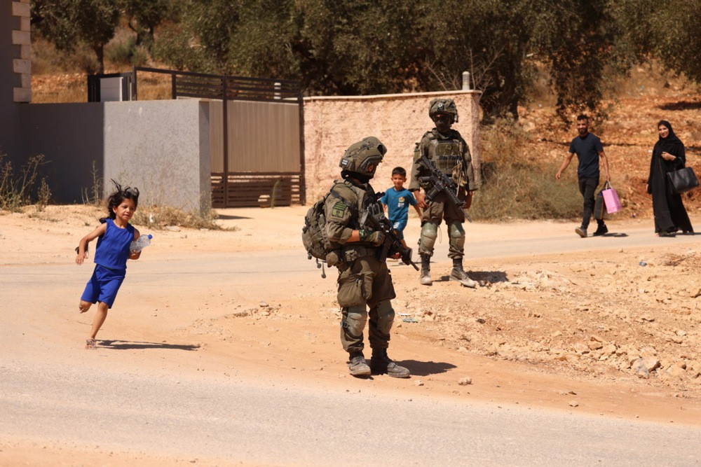 Izraelske snage uhapsile su 17 Palestinaca tokom racija širom okupirane Zapadne obale
