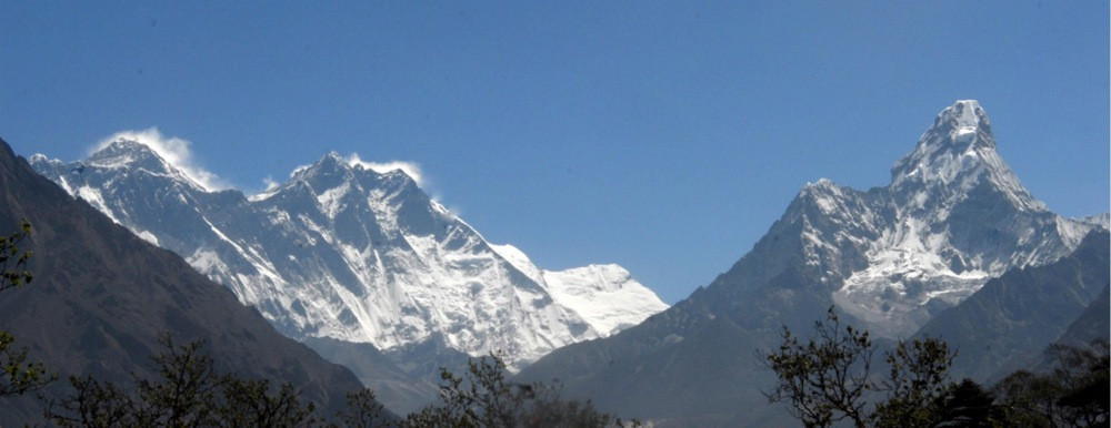 Dva planinara poginula na Himalajima tokom uspona na Ama Dablam