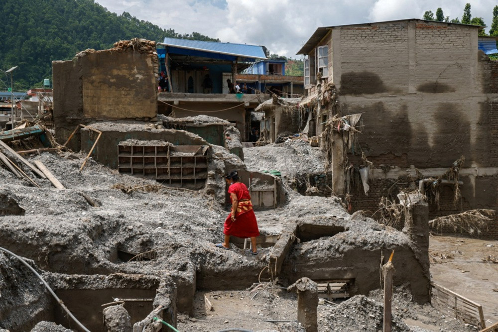 Broj poginulih osoba u poplavama i klizištima u Nepalu i Tibetu porastao na 804, skoro 3.300 nestalih