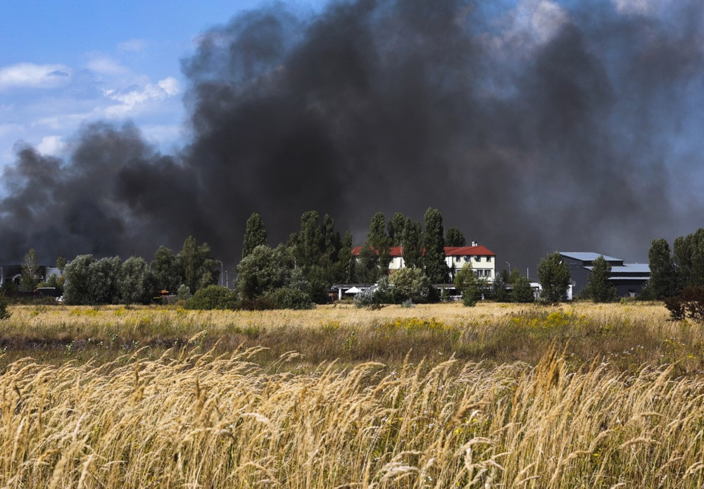 U ruskim napadima na Ukrajinu poginulo najmanje 12 osoba, među njima željeznički radnici