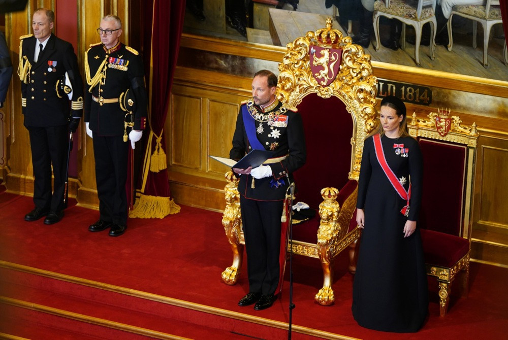 Novi norveški kralj Haakon VIII položio zakletvu na ceremoniji u parlamentu u Oslu