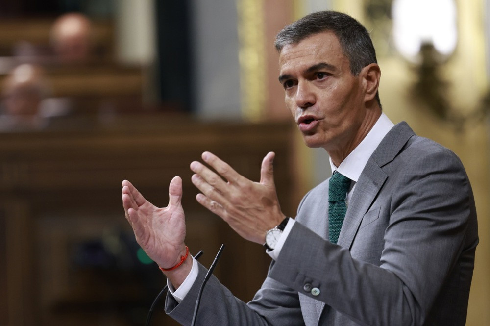 Lider španske opozicije pozvao Sáncheza na ostavku i raspisivanje izbora zbog krize u Ceuti