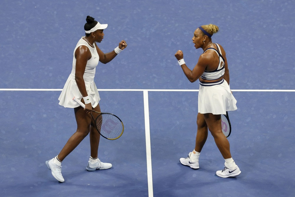 Serena i Venus Williams izgubile u prvom kolu dubla na US Openu