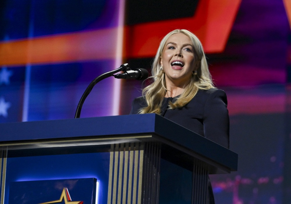Bivša portparolka Bijele kuće Karoline Leavitt prelazi na Fox News