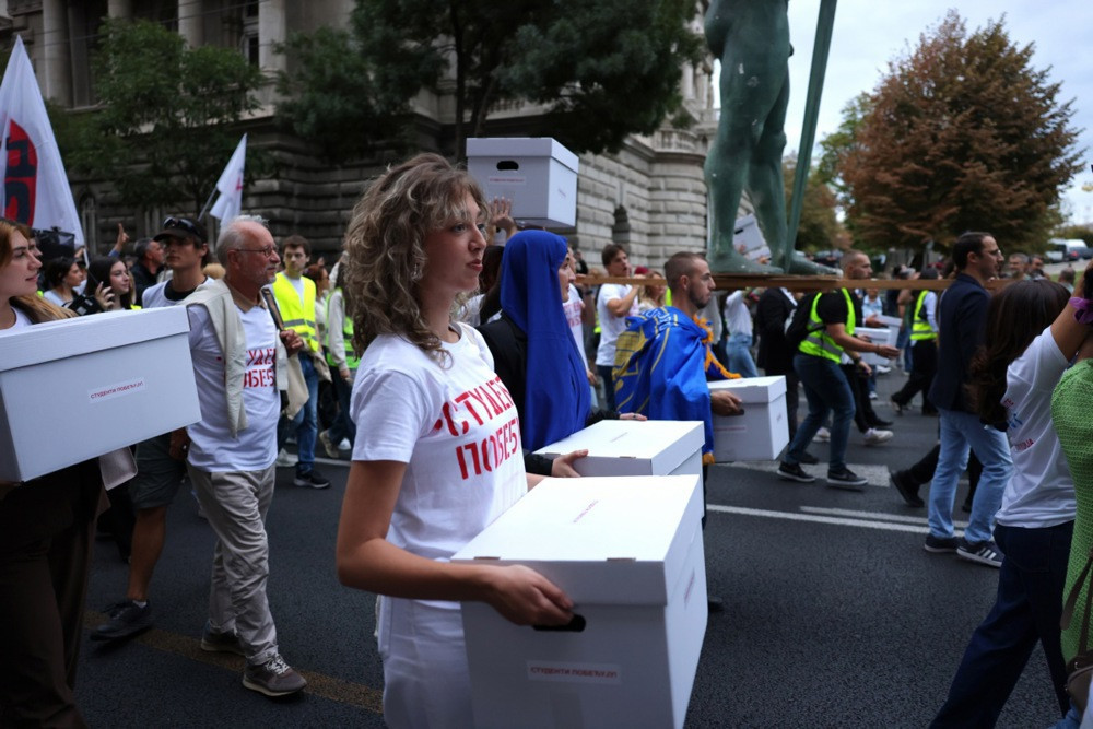 Oporbene stranke u Srbiji odustaju od svojih izbornih lista i staju uz studente