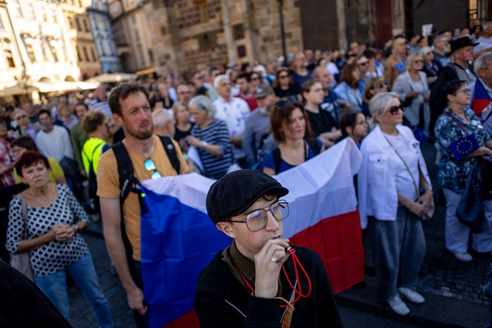 Hiljade Čeha protestovale u Pragu protiv Babišove vlade, pozvale na zaštitu demokratije