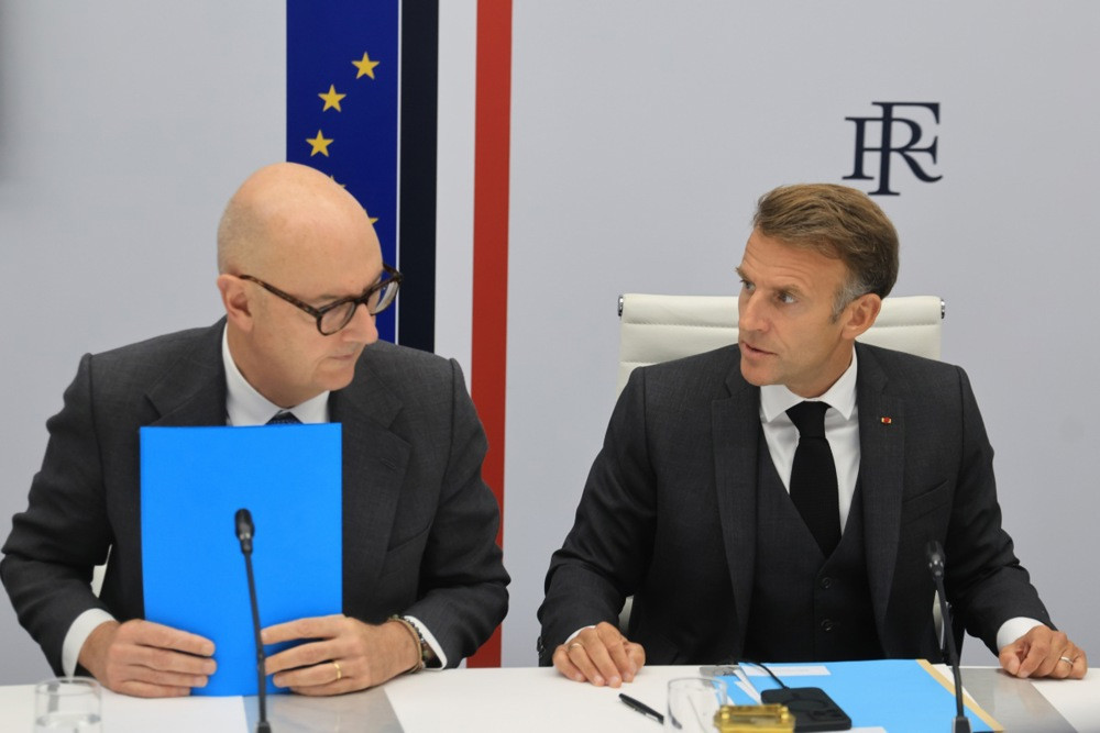 Francuska razmatra ranije povećanje minimalne plaće zbog nezadovoljstva građana