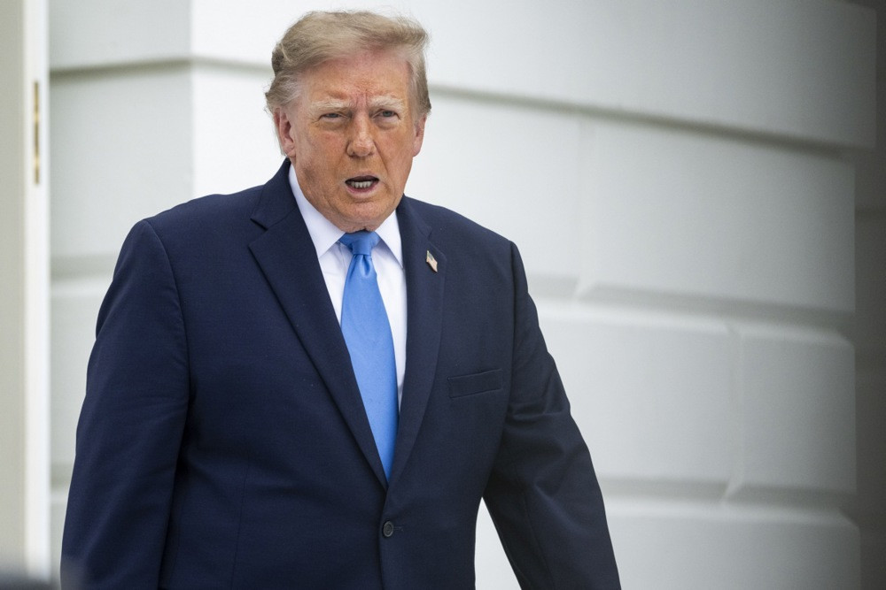 Trump za rast cijena goriva okrivio ukrajinske napade i zatvaranje rafinerija
