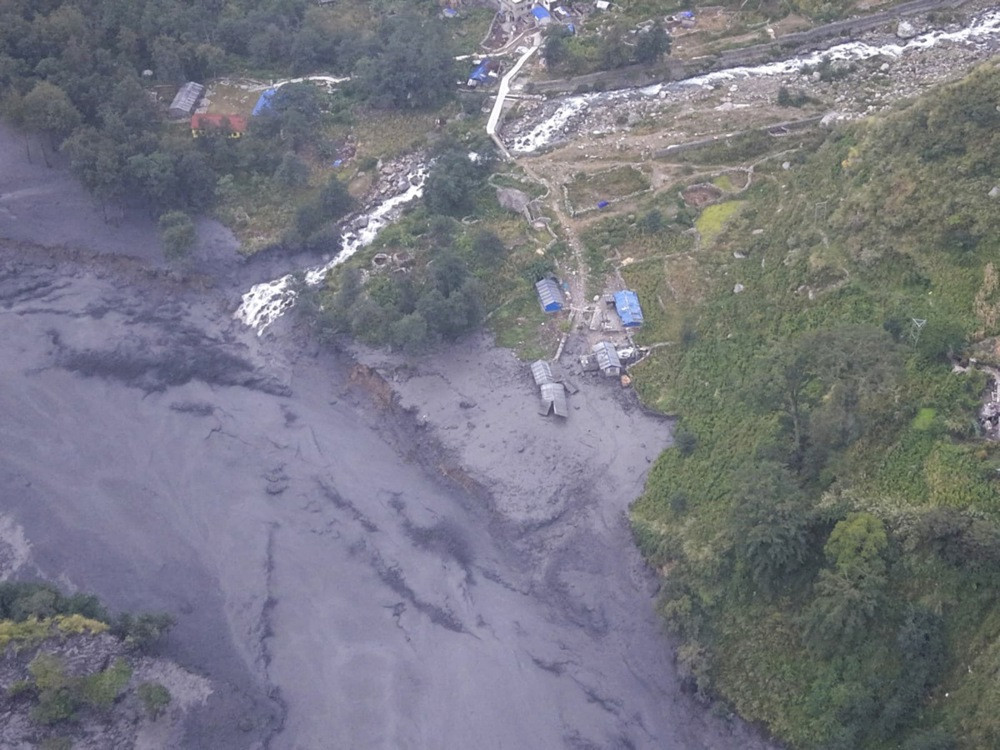 Više od 100 stranih planinara zarobljeno u Nepalu nakon poplava