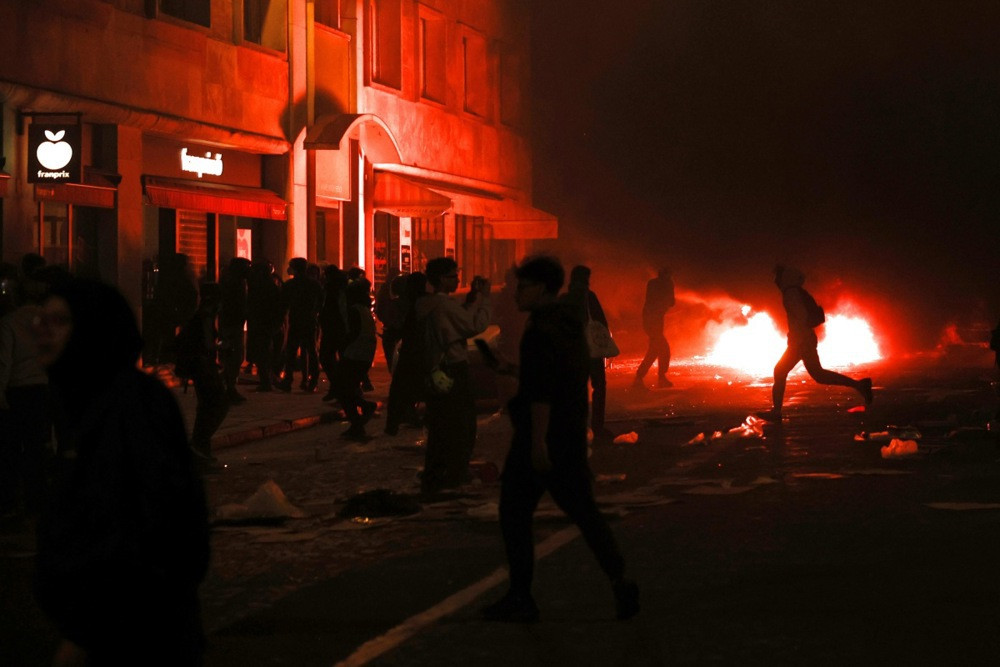Policijsko postupanje na protestima u Francuskoj na meti kritika nakon teške povrede mladića