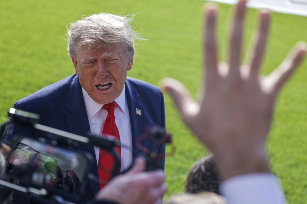 Trump kaže da će se SAD 'pozabaviti Kubom' na povratku iz Irana