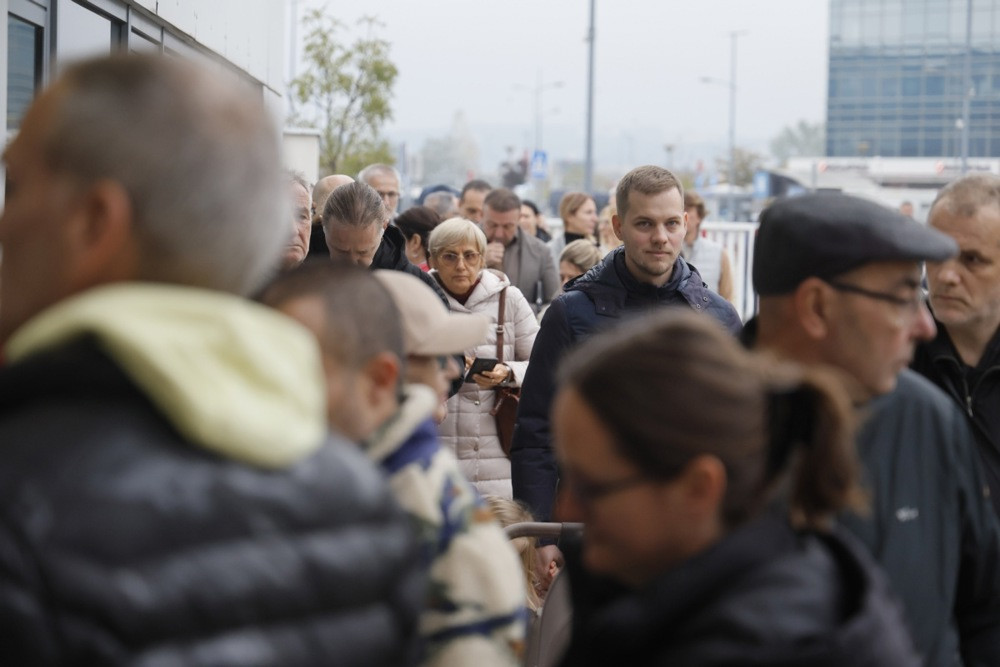 Izlaznost na izborima u Srbiji znatno veća nego 2023. godine: Do 14 sati glasalo 46,4 posto birača