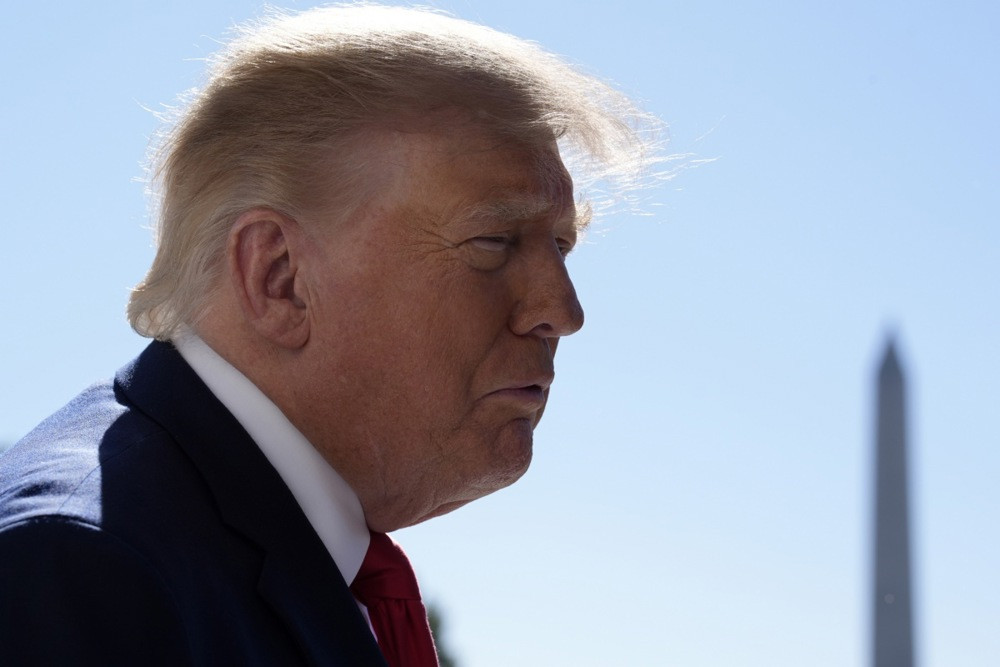Trumpova popularnost blago porasla na 32 posto, demokrati u prednosti pred izbore za Kongres