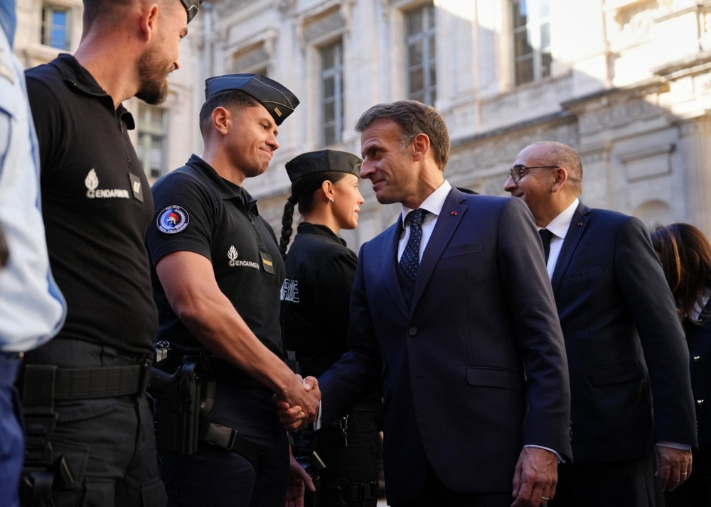 Macron najavio paket mjera kao odgovor na ulične proteste širom Francuske