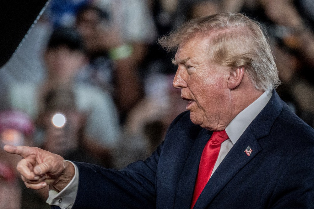 Donald Trump traži da se Mary Peltola i kandidat Dan Sullivan uklone s izborne liste na Aljasci
