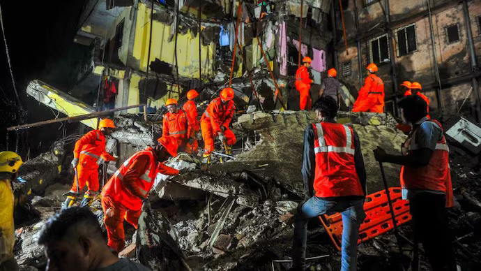 Najmanje 15 ljudi poginulo u urušavanju zgrade u Indiji