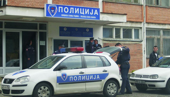 Vozio bez dozvole, duguje 9.360 KM za kazne pa ostao bez neregistrovane alfe