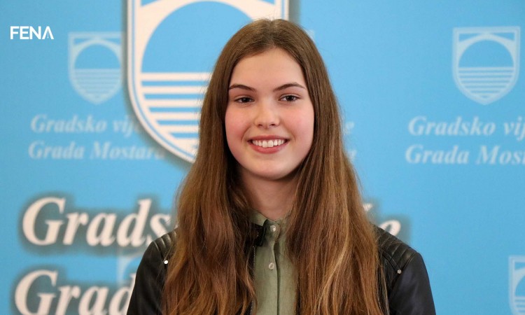 Lana Pudar u polufinalu utrke 200 metara dupin