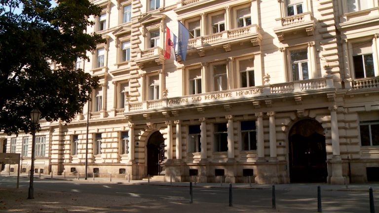 Otac koji je bacao djecu s balkona osuđen na 30 godina zatvora