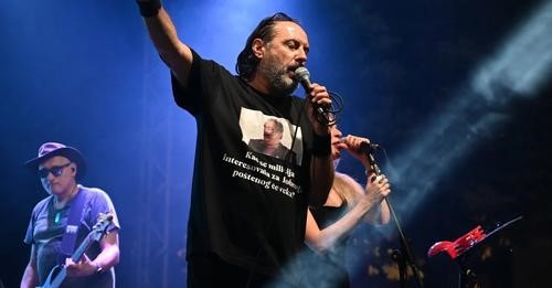 Spektakl u Kaknju: Zabranjeno pušenje oduševilo publiku