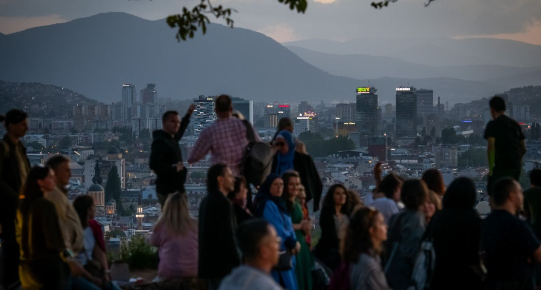 KNU 2024!: U ponedjeljak na Žutoj tabiji koncert francuskih šansona "Oh-là-là...Paris!"