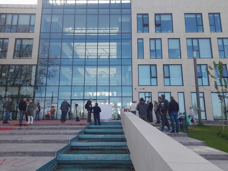 U Beogradu blokada RTS, protesti u Kraljevu, obraća se Vučić