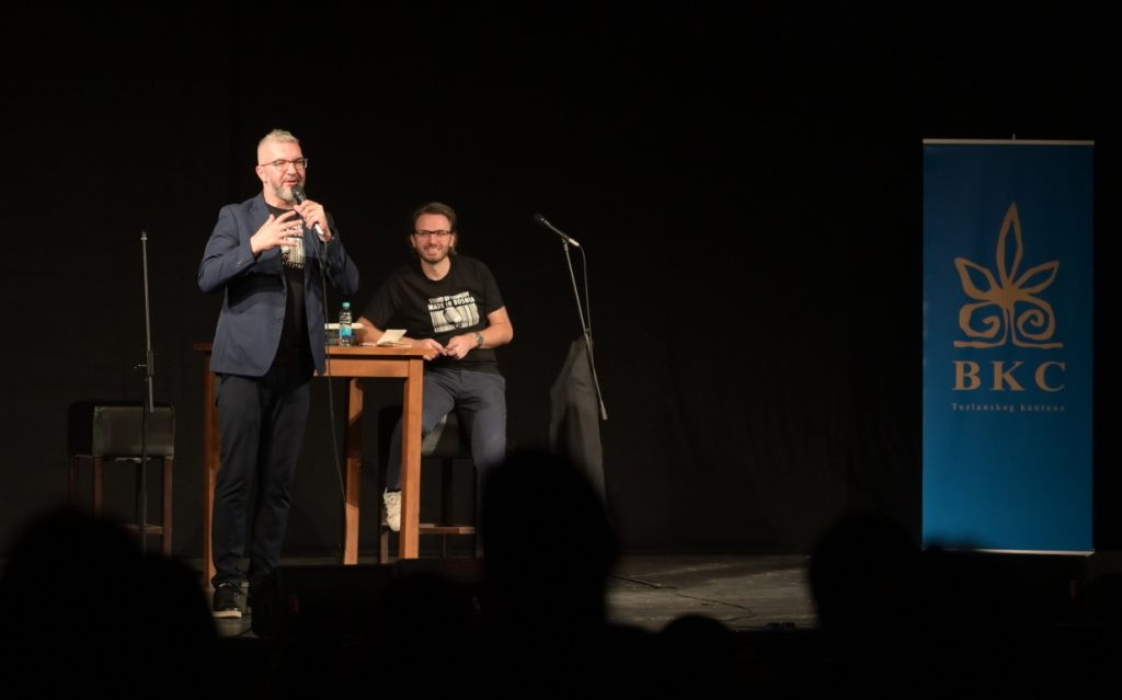 Nakon jubilarne izvedbe u Tuzli “Stand up comedy made in Bosnia” donosi nove projekte