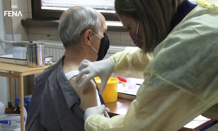 U Tuzli vakcinisano oko 1.600 građana starijih od 65 godina
