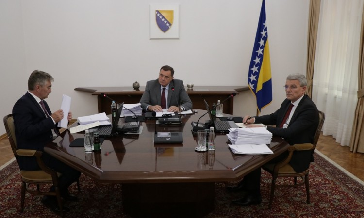 Sva tri člana Predsjedništva BiH u ponedjeljak s Escobarom