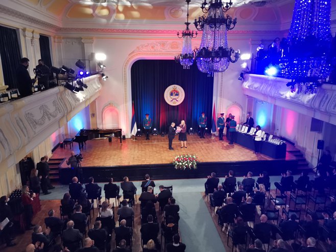 Cvijanović uručila odlikovanja i priznanja povodom neustavnog dana RS-a