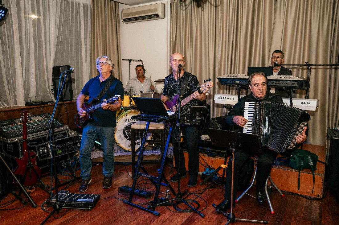 Sinoć u BKC Bihać održan koncert benda "Linija života"