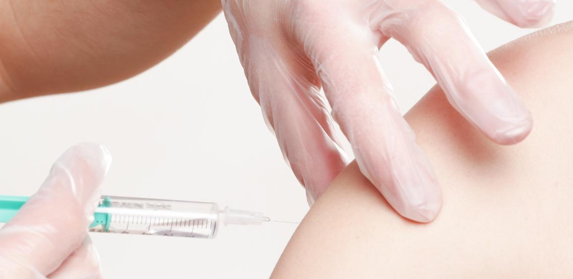 Najmanje 31,9 miliona ljudi primilo prvu dozu