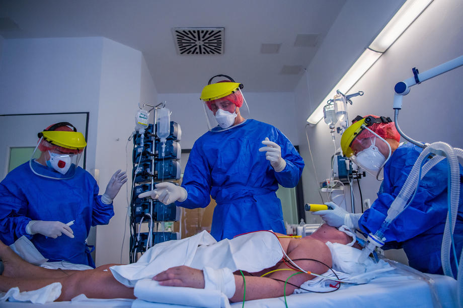 Broj preminulih u Sloveniji premašio 2.000