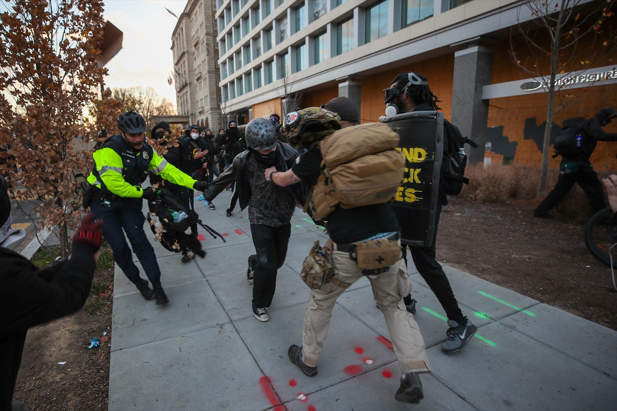 U neredima tokom protesta u SAD-u povrijeđeno pet, privedene desetine osoba