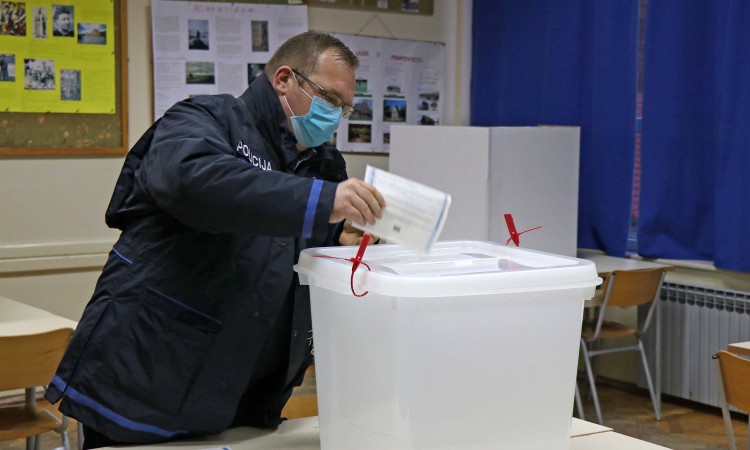 CIKBiH: Biračka mjesta otvorena u 7 sati, u podne podaci o izlaznosti