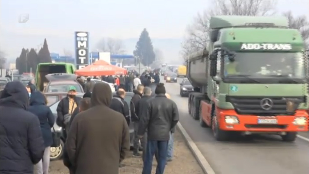 Članovi i simpatizeri SNSD-a blokirali magistralni put Doboj - Sarajevo