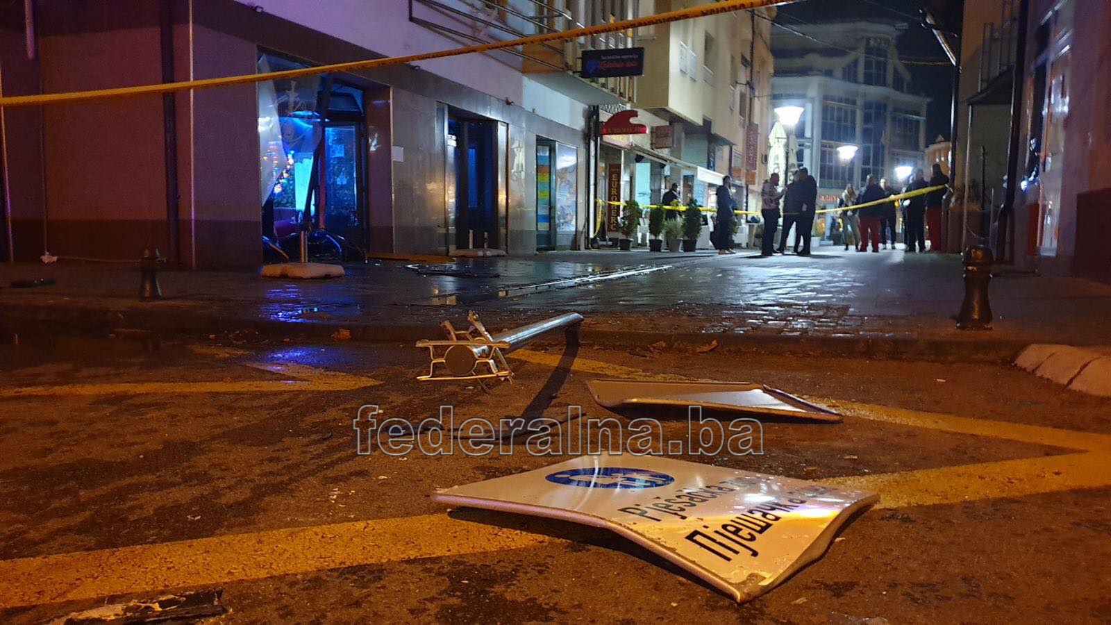 Tuzla: Nakon fizičkog obračuna, automobilom 'uletio' u ugostiteljski objekat