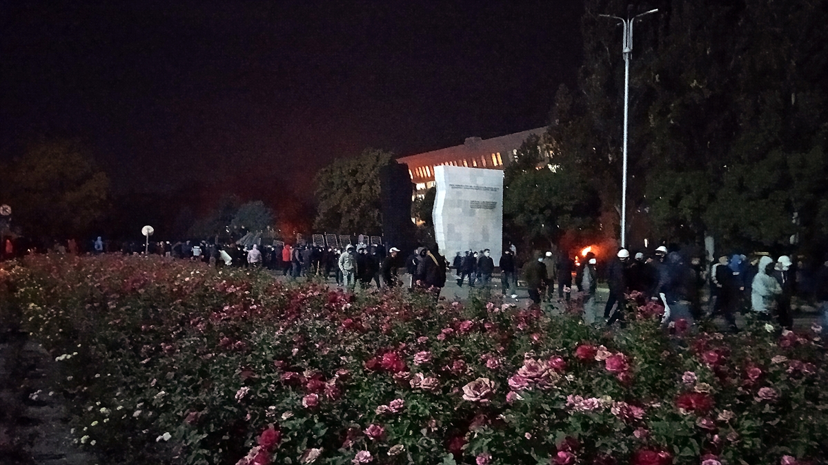 Demonstranti zauzeli zatvor i izveli bivšeg predsjednika