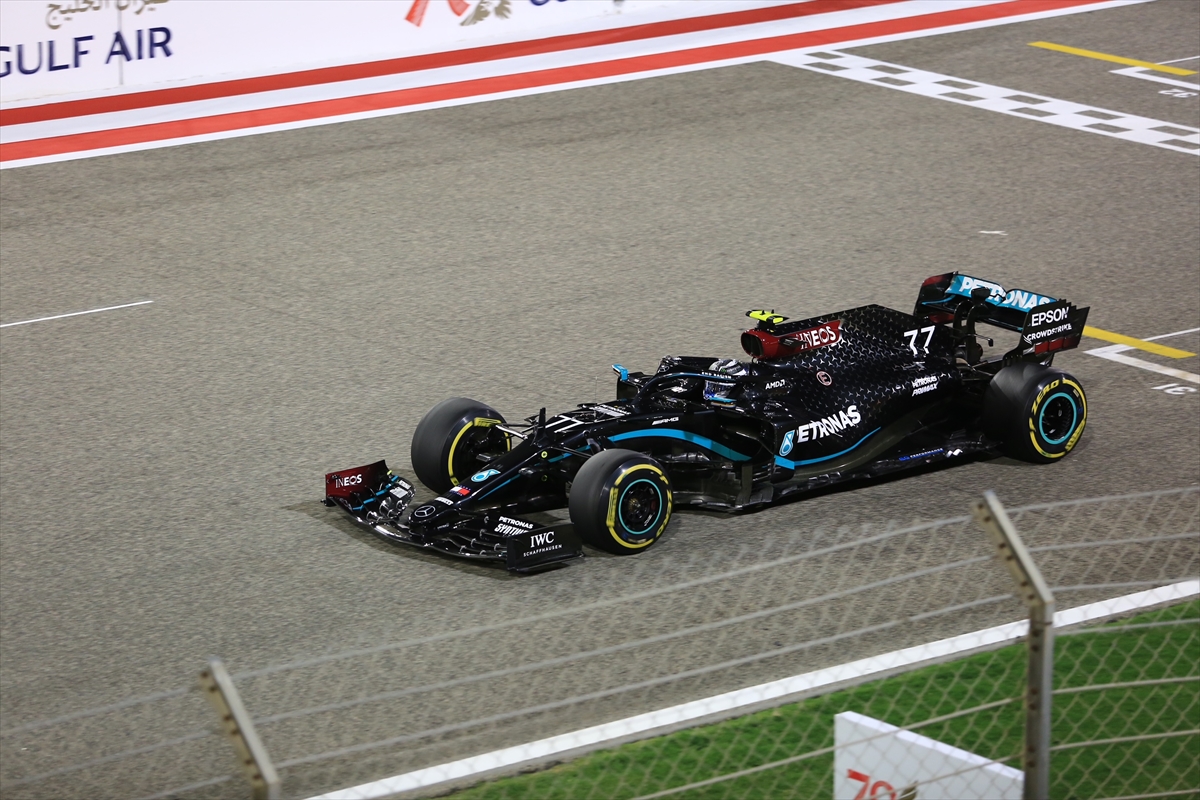 Hamilton pobjednik u Bahrainu, Grosjean preživio stravičan sudar